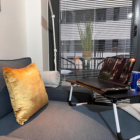 Luxe Central Studio With Pool, Parking & Ac Budapest Exteriör bild