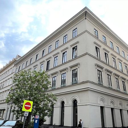Luxe Central Studio With Pool, Parking & Ac Budapest Exteriör bild