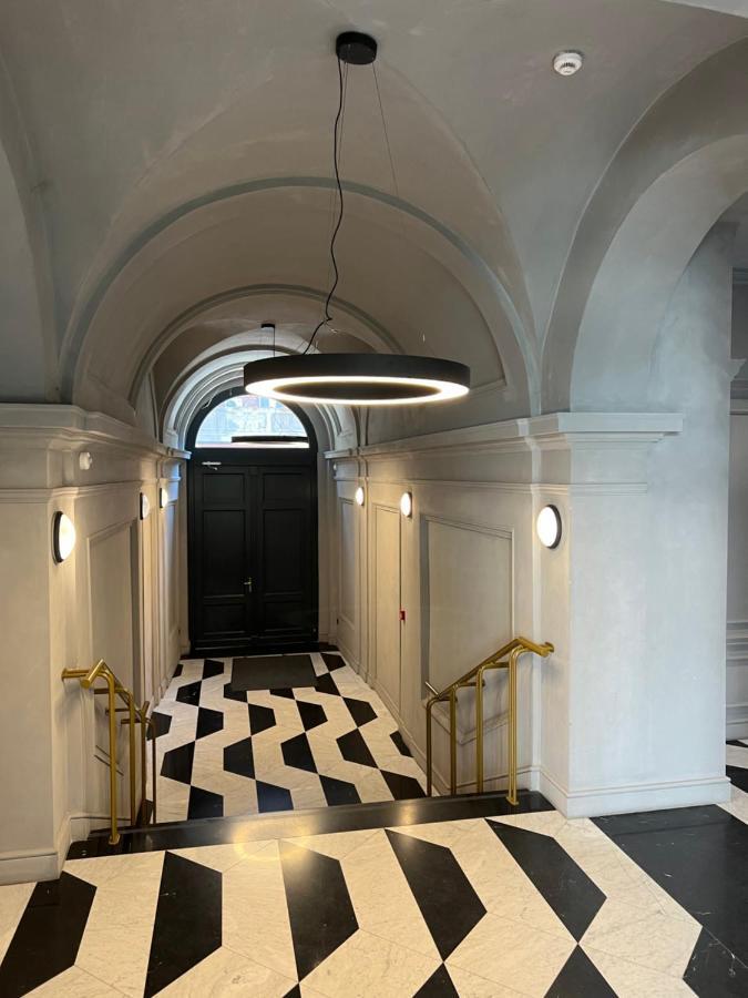Luxe Central Studio With Pool, Parking & Ac Budapest Exteriör bild