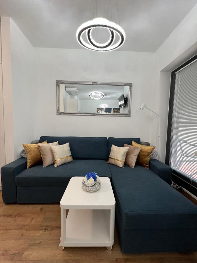 Luxe Central Studio With Pool, Parking & Ac Budapest Exteriör bild