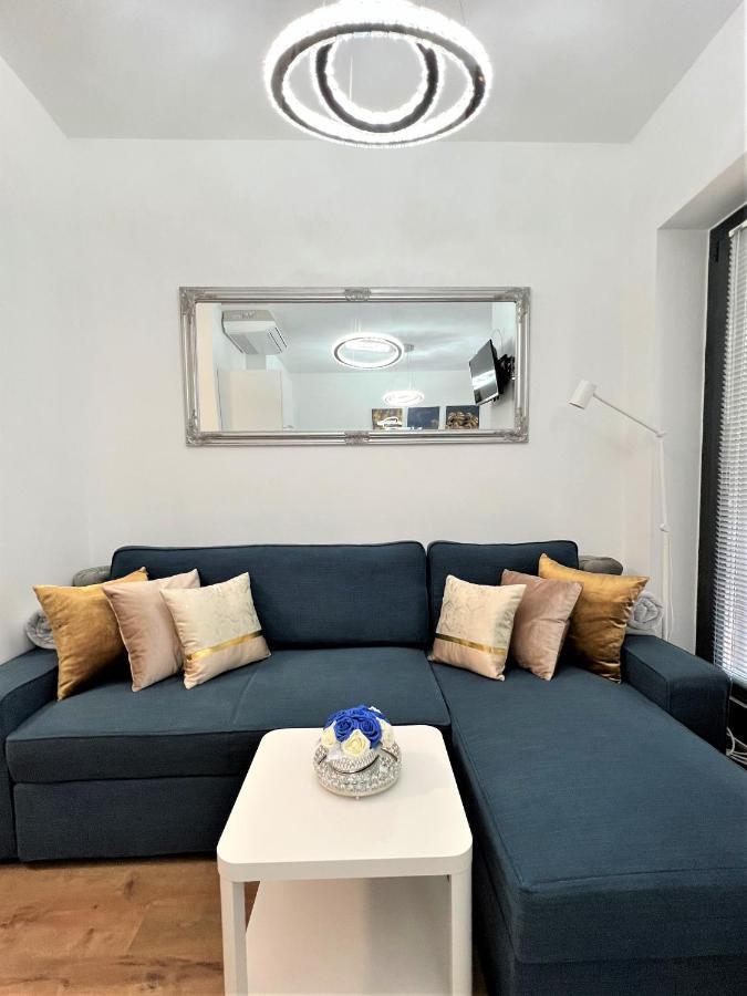 Luxe Central Studio With Pool, Parking & Ac Budapest Exteriör bild