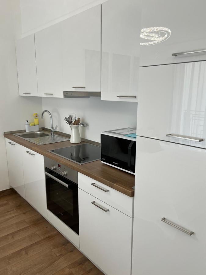 Luxe Central Studio With Pool, Parking & Ac Budapest Exteriör bild