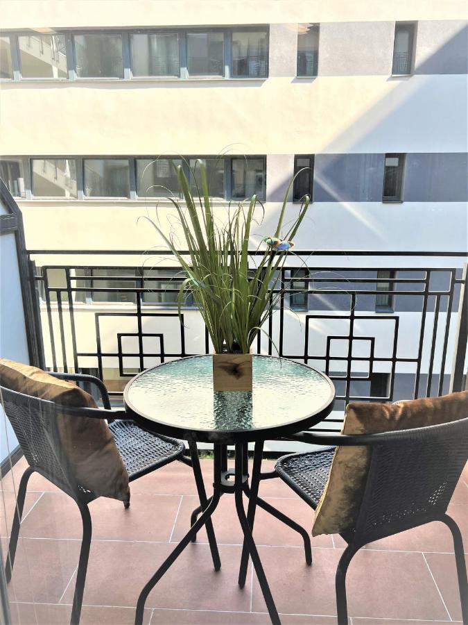 Luxe Central Studio With Pool, Parking & Ac Budapest Exteriör bild