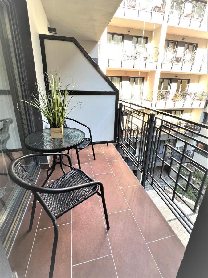 Luxe Central Studio With Pool, Parking & Ac Budapest Exteriör bild