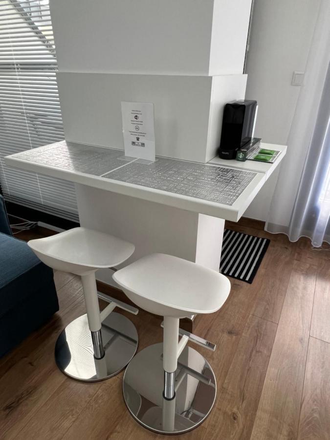Luxe Central Studio With Pool, Parking & Ac Budapest Exteriör bild