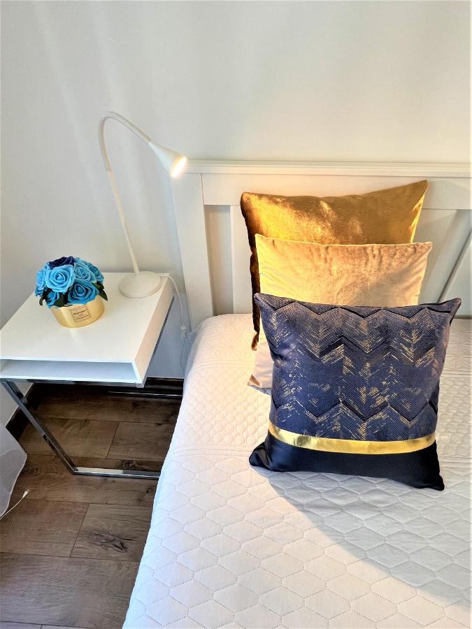 Luxe Central Studio With Pool, Parking & Ac Budapest Exteriör bild