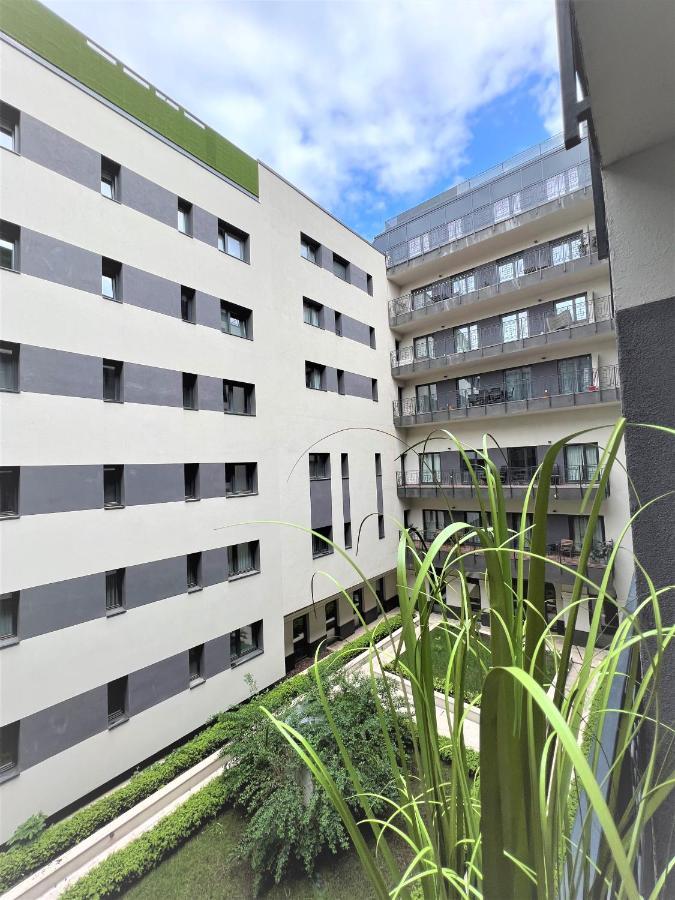 Luxe Central Studio With Pool, Parking & Ac Budapest Exteriör bild