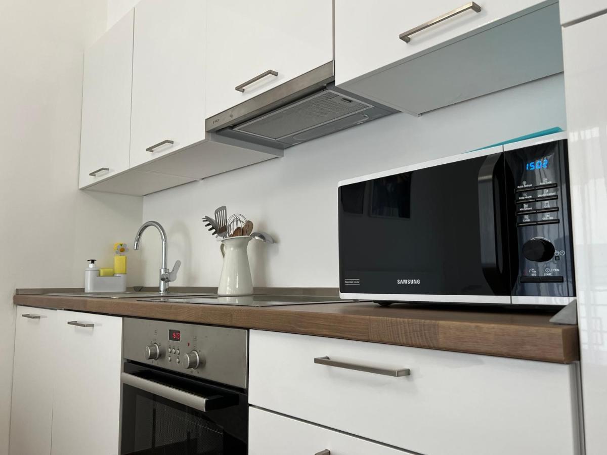 Luxe Central Studio With Pool, Parking & Ac Budapest Exteriör bild