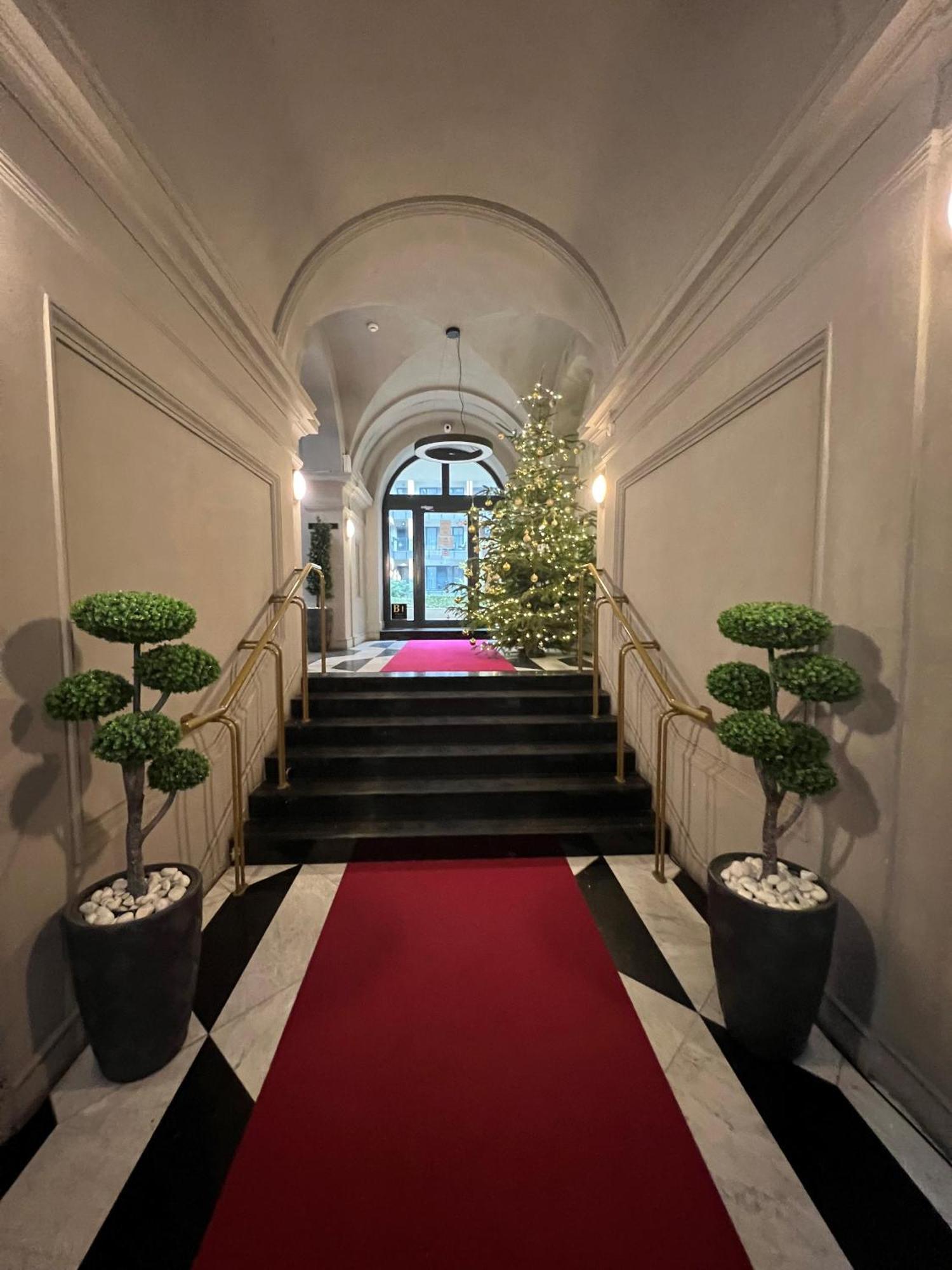 Luxe Central Studio With Pool, Parking & Ac Budapest Exteriör bild