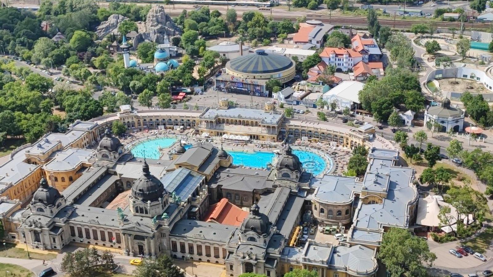 Luxe Central Studio With Pool, Parking & Ac Budapest Exteriör bild