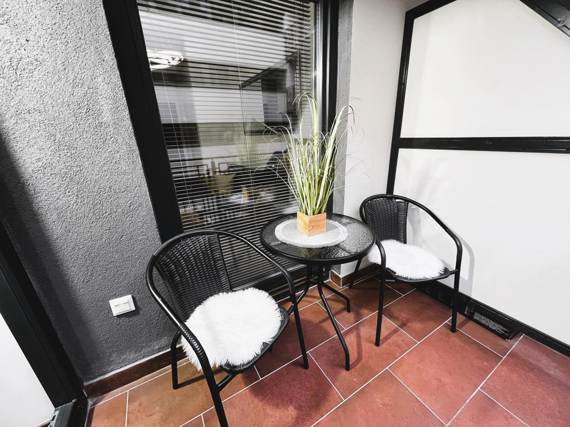 Luxe Central Studio With Pool, Parking & Ac Budapest Exteriör bild
