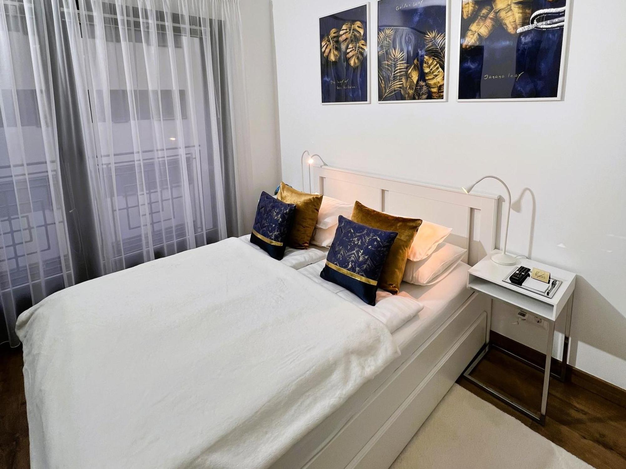 Luxe Central Studio With Pool, Parking & Ac Budapest Exteriör bild