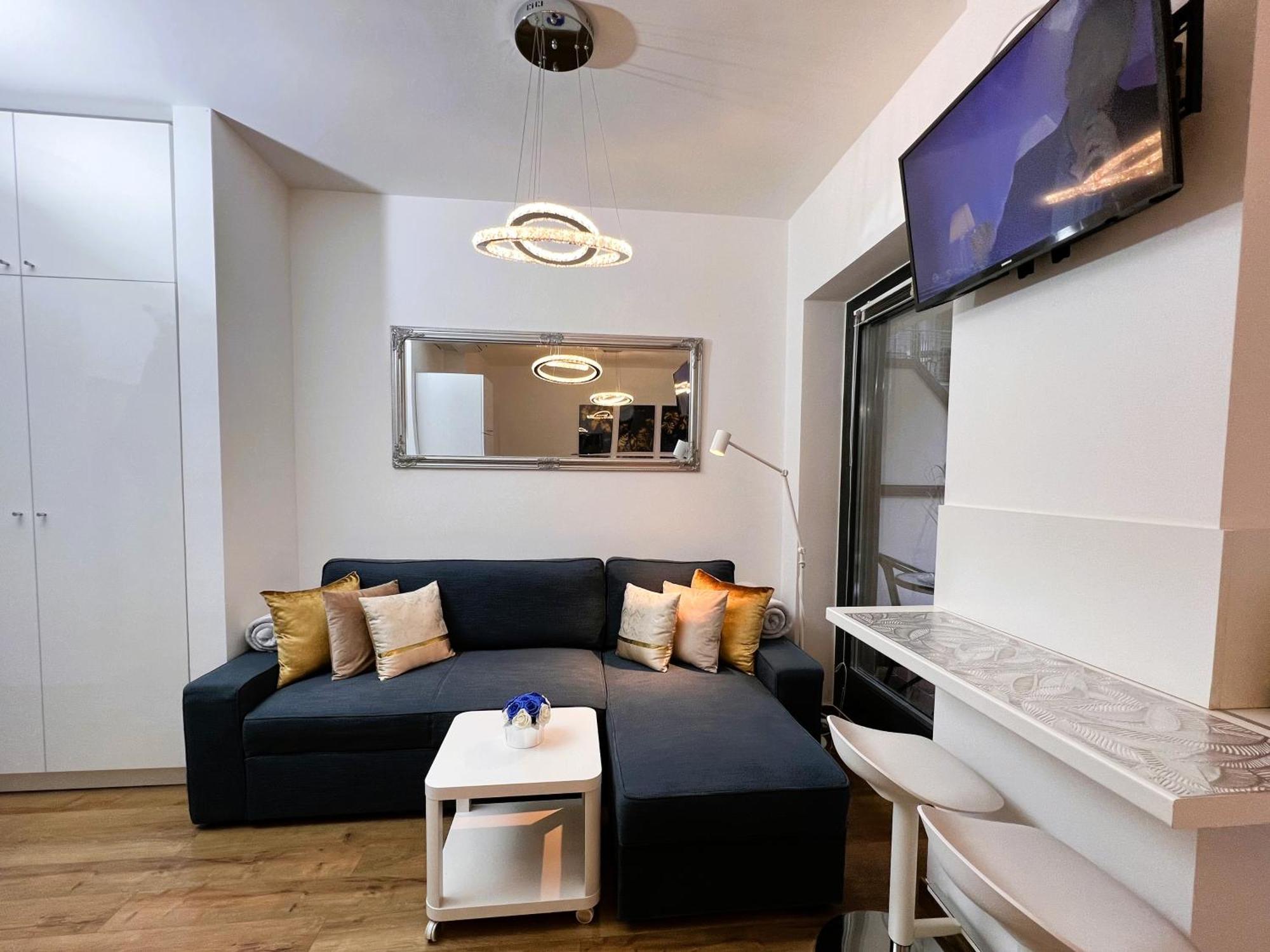 Luxe Central Studio With Pool, Parking & Ac Budapest Exteriör bild