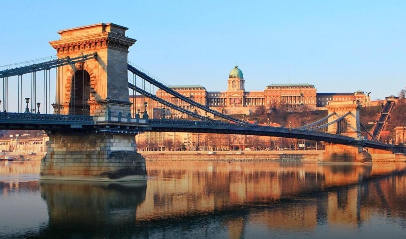 Luxe Central Studio With Pool, Parking & Ac Budapest Exteriör bild