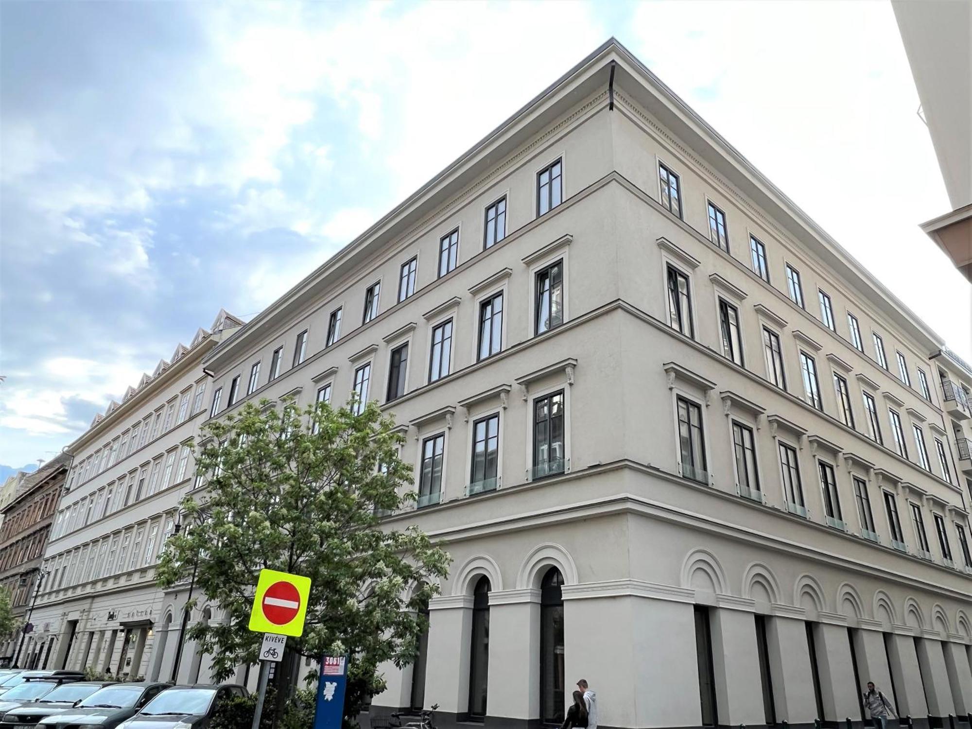 Luxe Central Studio With Pool, Parking & Ac Budapest Exteriör bild