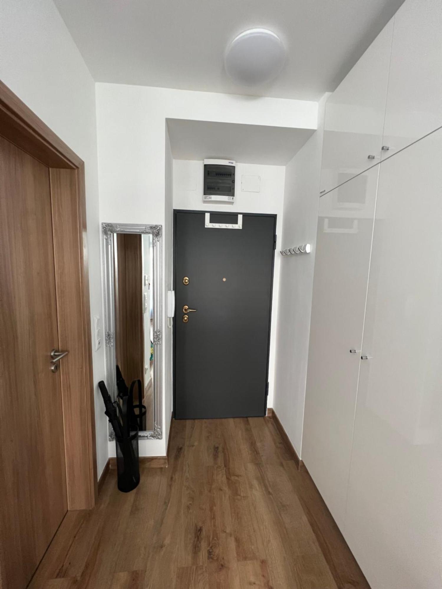 Luxe Central Studio With Pool, Parking & Ac Budapest Exteriör bild