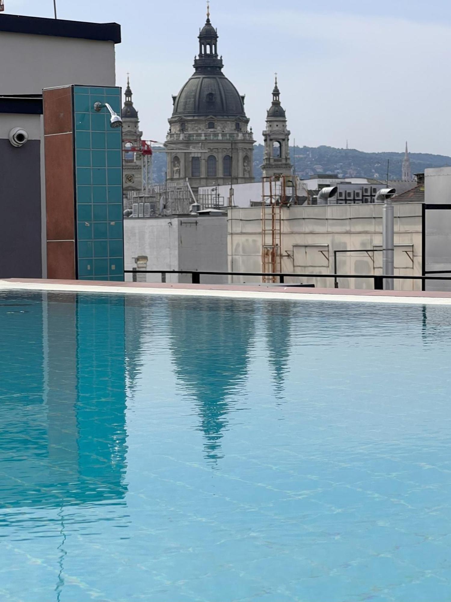 Luxe Central Studio With Pool, Parking & Ac Budapest Exteriör bild